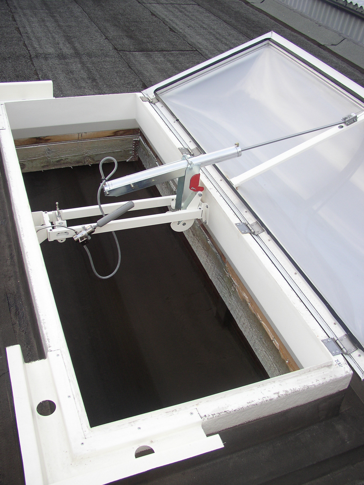 Rauch- und Wärmeabzugsanlage nach der Wartung in einem Betrieb in Grasleben